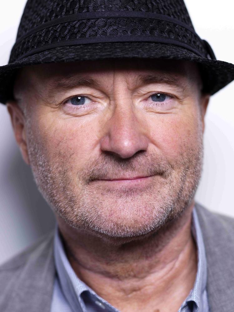 Byebye. En kvart milliard album med Phil Collins står angiveligt rundt omkring i verden. 150 millioner som trommeslager og sanger i Genesis og 100 millioner som soloartist. Nu er det hele slut, siger han. 
