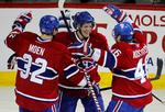 hæder. Lars Eller (midt) har scoret for Montreal Canadiens i kampen mod Boston Bruins, hvor danskeren blev valgt til kampens spiller. 