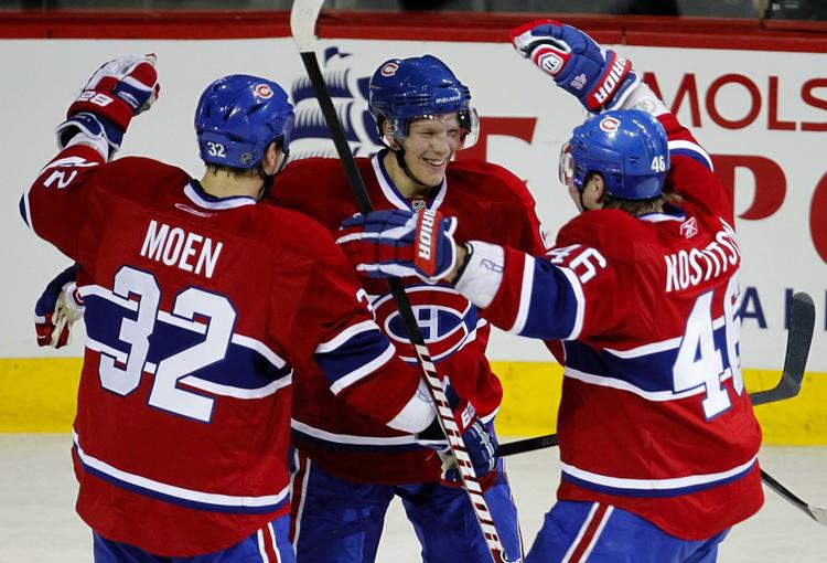 hæder. Lars Eller (midt) har scoret for Montreal Canadiens i kampen mod Boston Bruins, hvor danskeren blev valgt til kampens spiller. 