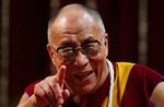 Flygtning. Dalai Lama flygtede fra Tibet i 1959 efter et fejlslagent oprør mod den kinesiske besættelse. Han bor nu i eksil i Indien. 