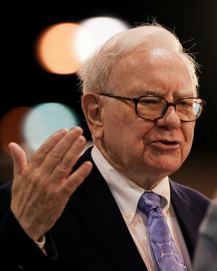 80-årige Warren Buffett kommer ind på en 3. plads med 50 milliarder dollar eller 261.500.000.000 danske kroner på kistebunden. 