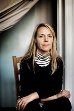 Undskyld. Alberte erkender, det er lidt pinligt at hænge ud på samme natklub som sin datter. 