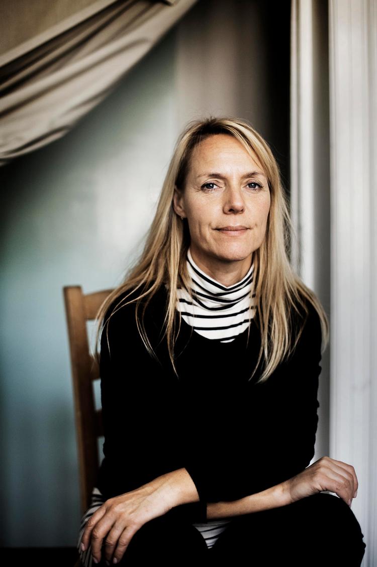 Undskyld. Alberte erkender, det er lidt pinligt at hænge ud på samme natklub som sin datter. 