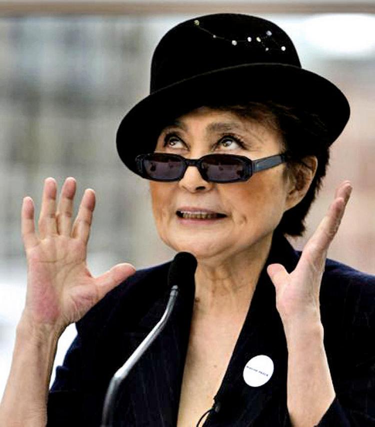 Dance. Yoko Ono indtager en overraskende førsteplads. 