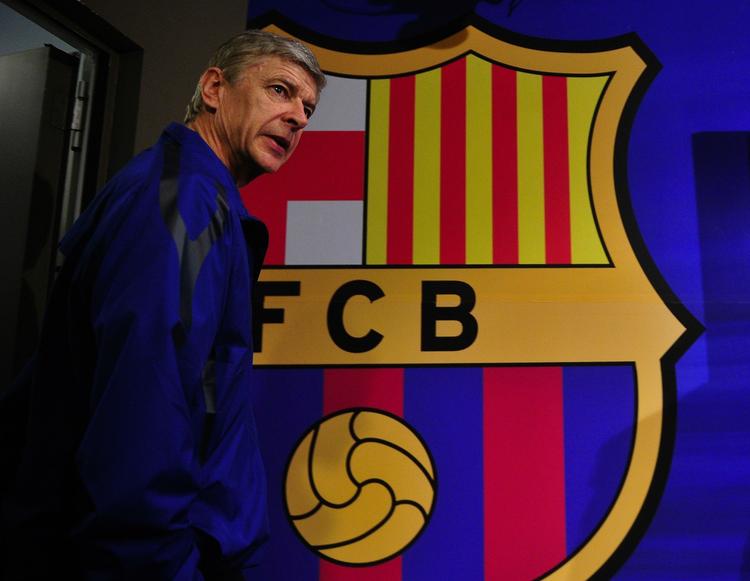 engageret. Arsenal-træner Arsene Wenger vil ikke finde sig i at blive tiltalt for at have bedt dommeren om forklaring på udvisningen af angriber Robin Van Persie i kampen mod Barcelona. 