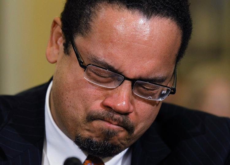 Følelser. Medlem af Repræsentanternes Hus Keith Ellison måtte knibe en tåre, da han talte religiøse trusler. 