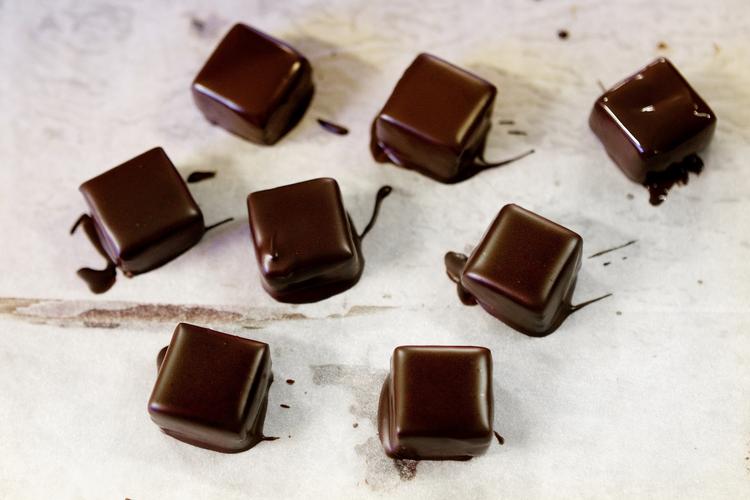 hamstring. Der følger seks poletter til smagsprøver med billetten til chokoladefestivalen. Men arrangørerne lover, at den søde tand nok skal blive rigeligt tilfredsstillet. 