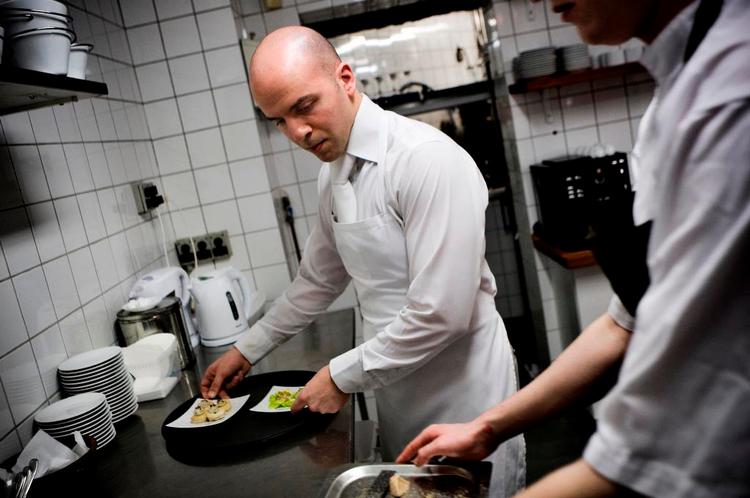 Michelin. »Jeg forstår godt, at der er folk, som står af ræset og ikke orker at være afhængige af stjernerne«, siger Sammy Shafi. 