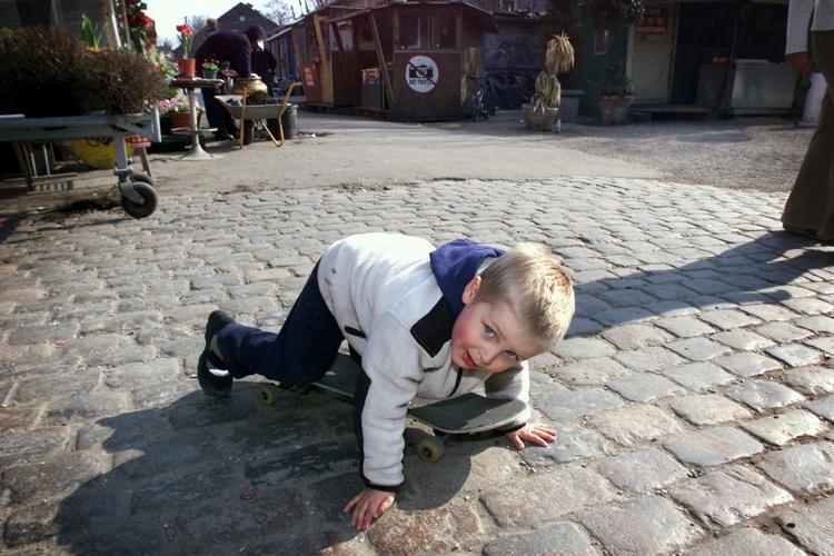 Håb. Hvem ved, måske kan ungerne allerede i denne weekend smide flyverdragten, når de skal ud. 