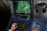 Afhængighed. For meget tid brugt foran computeren kan ødelægge børns sociale liv. 
