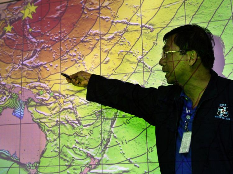 Renato Solidum, leder af Vulkan- og Seismology-Instituttet på Filippinerne, holder øje med situationen. 