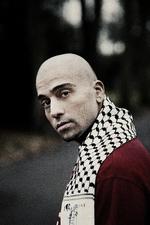 marwan. Hiphopperen prøver at se tingene i et bredere perspektiv end tidligere, men mange af teksterne strander på halvvejen. 