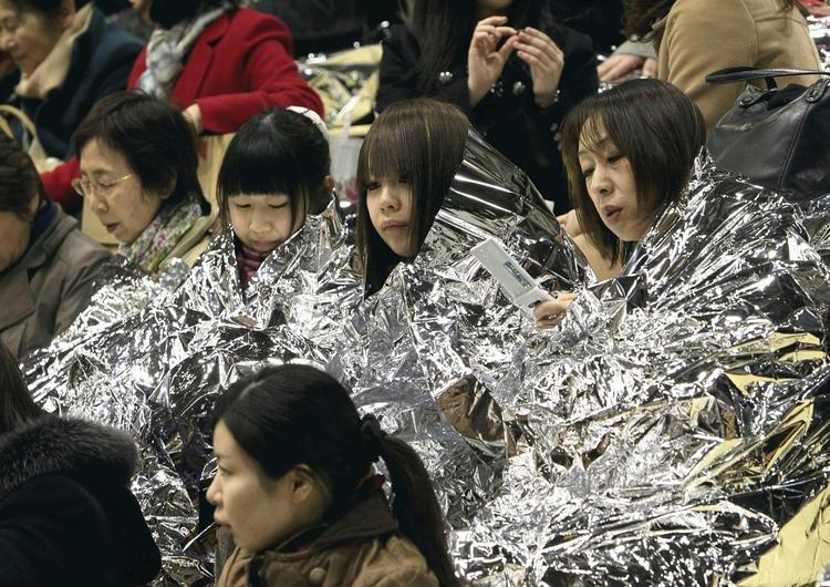 Beskyttelse. I Tokyo søgte flere mennesker ly på Aoyama Gakuin universitetet 