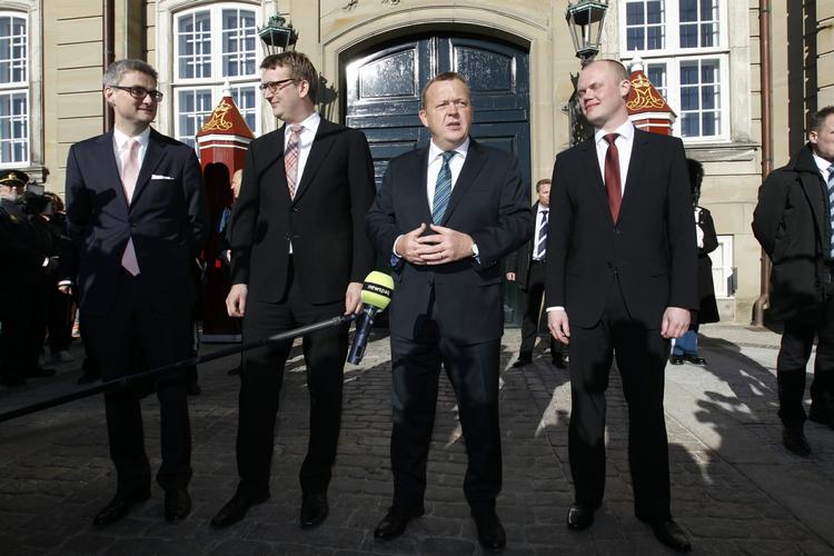 Rokade. Lars Løkke Rasmussen med sine nye ministre efter regeringsrokaden tidligere på ugen: Fra venstre ses Søren Pind, Troels Lund Poulsen og Peter Christensen. 