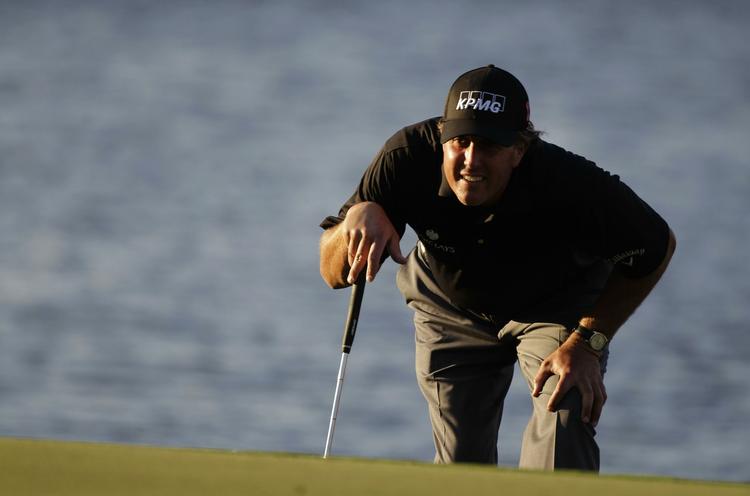 Rival. Phil Mickelson skal spille de 18 huller på  3. runde sammen med Tiger Woods. Det kan blive en kølig forestilling, idet Woods og Mickelson ikke har meget tilovers for hinanden. 