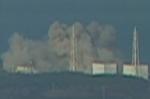 eksplosion. Røgen stiger op fra atomkraftværket Fukushima Daiichi efter en eksplosion i dag. Det er uvist, hvor i atomkraftværket eksplosionen er sket. 