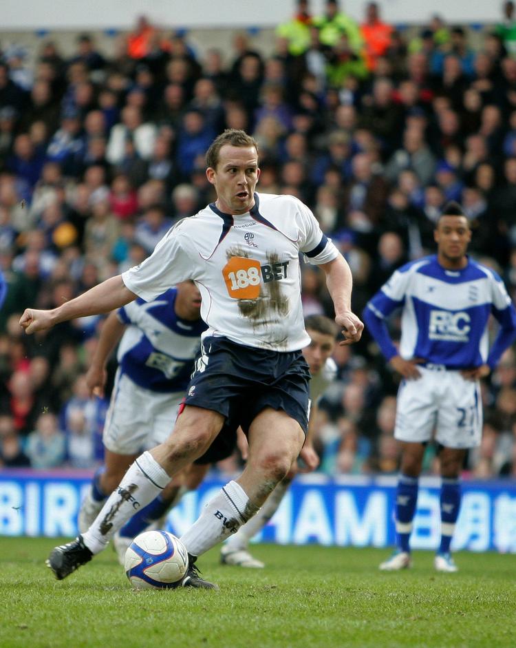 Mål. 33-årige Kevin Davies bragte Bolton foran 2-1 inden 37-årige Kevin Phillips udlignede. 