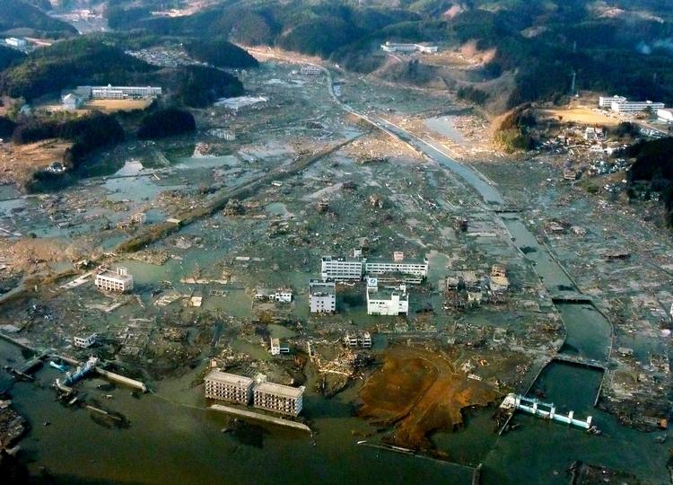 Oversvømmet. Det er især tsunamiens oversvømmelse af denne by, Minamisanriku, der hvor 10.000 menensker savnes, der får myndighederne til at opjustere dødstallet efter jordskælvet og tsunamien. 