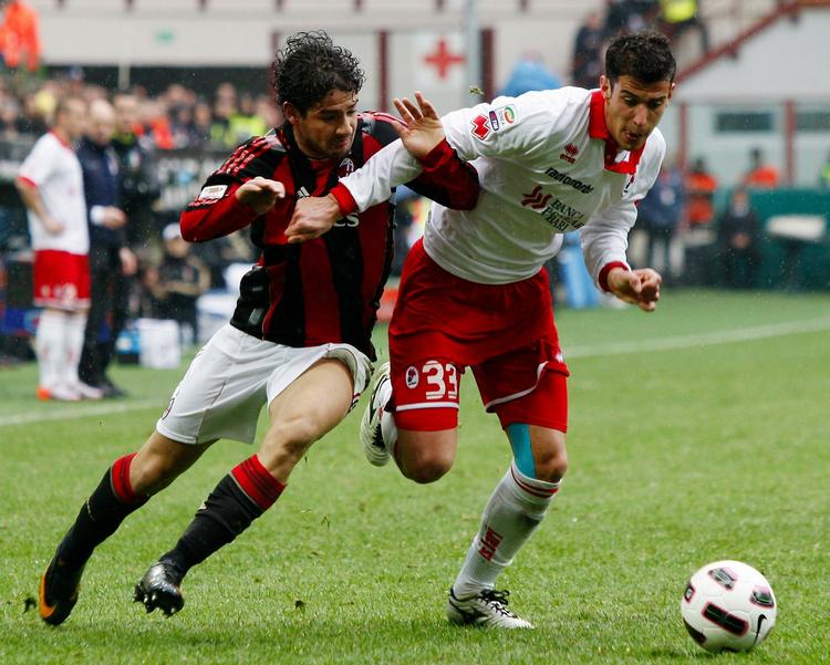 uafgjort. Nummer et mod nummer sidst endte med et point til hver, da Pato og Marco Rossi mødtes i kampen AC Milan-Bari. 