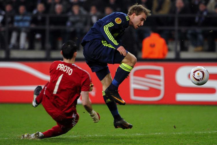 målscorer. Med sit tredje ligamål i denne sæson sikrede Christian Eriksen Ajax' 3-1-sejr i Tilburg. 