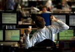 SNYD. Det er ikke kun de professionelle Børshajer i film som 'Wall Street', der fristes til at manipulere sig til flere penge på børsen. Antallet af sager om kursmanipulation foretaget af private er steget markant de seneste år. 