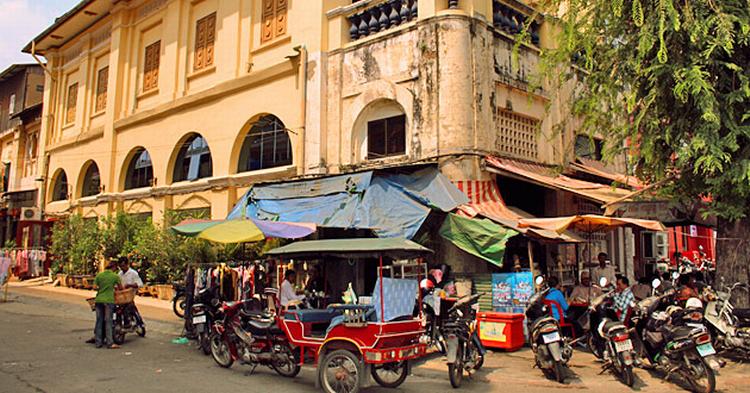 STREETLIFE. Livet på gaden i Phnom Penh blomstrer i de her år. 