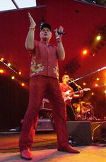 Entertainer. Mike Love var kendt som motoren i Beach Boys live-show. Overfor ham stod Brian Wilson, bandets geni. 