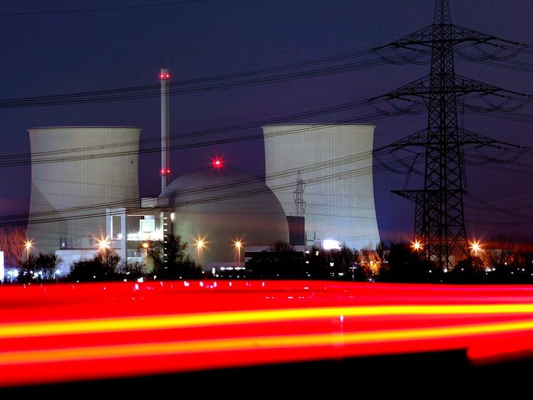 A-kraft. Arkivfoto af atomkraftværk i Frankfurt, Tyskland. 