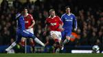 straf. Manchester Uniteds Paul Scholes (midt) har i mange år været en utrættelig drivkraft på holdets midtbane. Men han er også en type spiller, der får mange gule kort. 