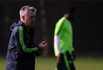 forberedelser. Chelseas manager Carlo Ancelotti dirigerer under dagens træning på klubbens anlæg i Cobham i London. 