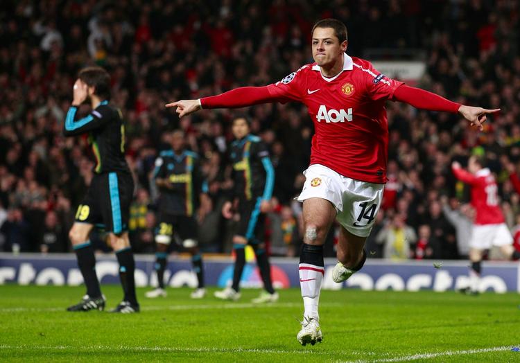 hektisk. Manchester Uniteds Javier Hernandez blev dobbelt målscorer for holdet mod Marseille, som var tæt på at snyde englænderne for avancement. 