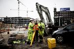 Entreprenørarbejdet for metrostationerne og tunnelerne i København vil blive påbegyndt til sommer. Når de arkæologisk udgravninger er færdiggjort. På billedet arbejder arkæologer under udgravninger på Rådhuspladsen. 