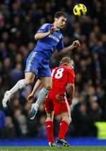 opdrift. Chelseas Branislav Ivanovic header væk i det forsvar, som de engelske mestre har fået stabiliseret, siden en kriseperiode efter jul. 