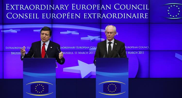 EUROPAGT. Fredag nat præsenterede EU-kommisionens formand Barroso og EU-præsidenten Van Rompuy den europagt, som den danske regering nu siger, den ønsker at deltage i. 