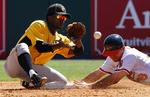doping. Baseball har været igennem en række skandaler med stjerner, der har indrømmet brug af steroider for at slå til i den populære sport i USA. 