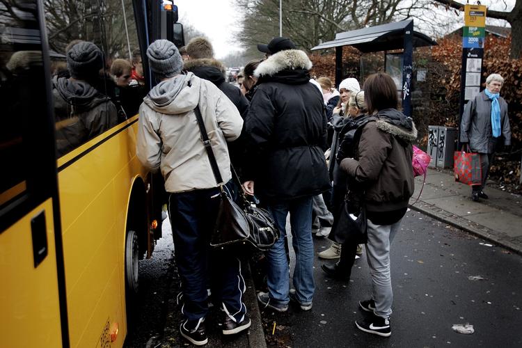 Charmeoffensiv. Unge skal vænnes til at bruge den offentlige trafik. 