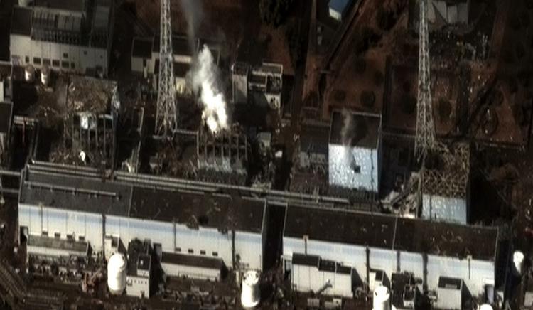 Atomkrise. Dette satellitbillede, der viser ødelæggelserne på atomkraftværket Fukushima Daiichi, stammer fra i går onsdag. 