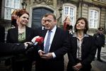 Ministerparade. Lars Løkke Rasmussen på Amalienborg Slotsplads i april 2009, hvor han gjorde Inger Støjberg til beskæftigelsesminster. 