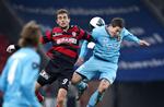 boost. FC Midtjyllands Jacob Poulsen i kamp mod FC Nordsjllænds  Emil Lyng i det seneste opgør på midtjydernes hjemmebane i Herning. 