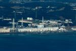 KATASTROFE. Fukushima-værket. De ødelagte reaktorbygninger anes bag hovedbygningen. 