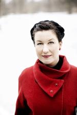 Vigør. I løbet af en enkelt dag kommer vi ind i hovedet på fem personer i Lone Hørslevs 'Sorg og camping'. Det er duvende komik og heftig, smuk prosa i ét. 