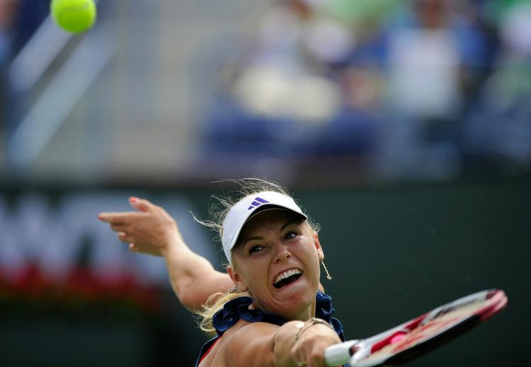 Sejr. Caroline Wozniacki slog Victoria Azarenka ud i kvartfinalen. Hviderusseren måtte give op efter blot tre partier. 