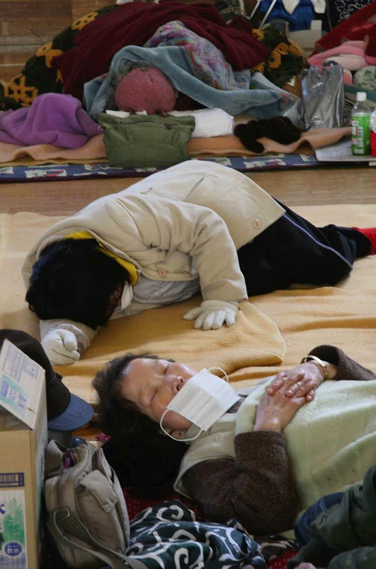 Evakuerede hviler sig i et center i Yamada. 