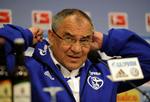 trøjeskifte. Felix Magath nåede lige at blive fyret i Schalke 04, før træneren nu er ansat i Wolfsburg i stedet for Pierre Littbarski, hvis fremtid endnu ikke er klarlagt. 