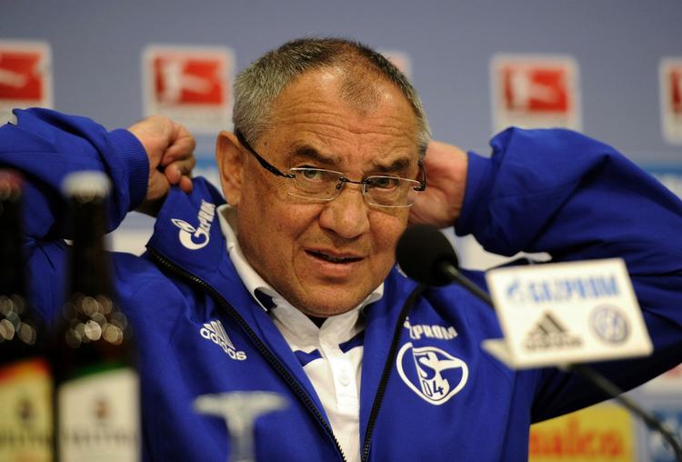trøjeskifte. Felix Magath nåede lige at blive fyret i Schalke 04, før træneren nu er ansat i Wolfsburg i stedet for Pierre Littbarski, hvis fremtid endnu ikke er klarlagt. 
