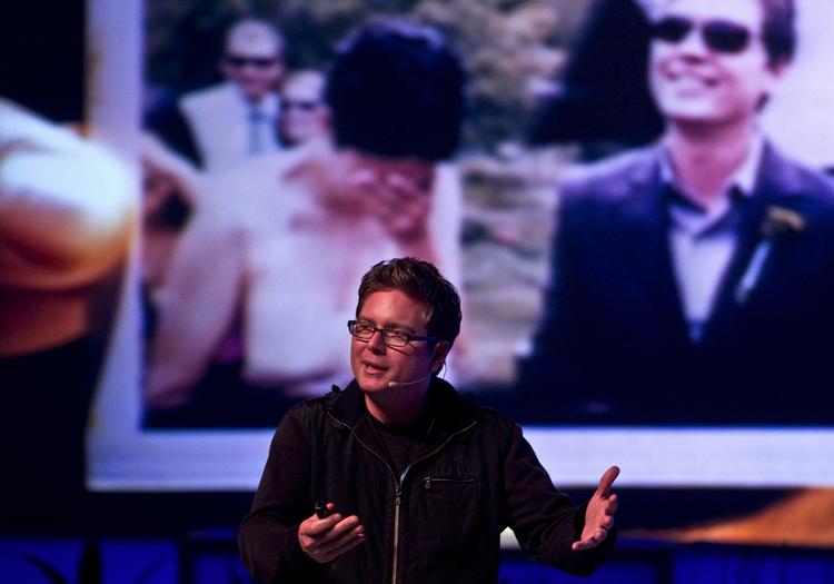 biz-ness. Twitter-stifteren Biz Stone skal styrke Huffington Post som socialt medie. 