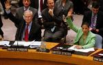 Vedtaget. Storbritanniens repræsentant i Sikkerhedsrådet Mark Lyall Grant og USA's Susan Rice stemmer for resolutionen om en flyveforbudszone over Libyen. Ingen lande stemte imod. 