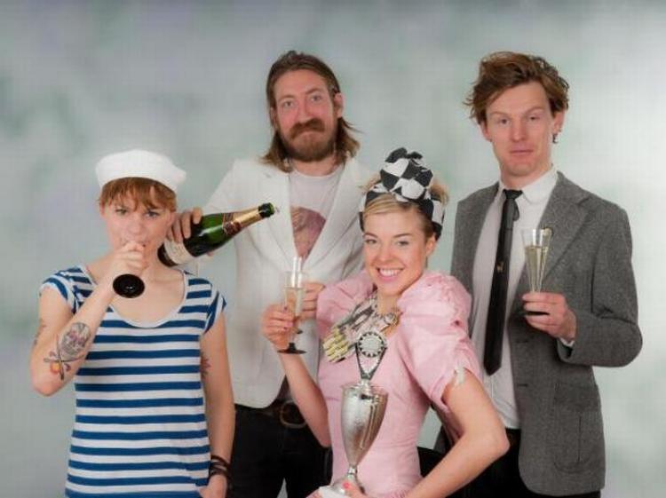 bedragere. The Chop Chop Familys sejr i det franske Melodi Grand Prix kommer bag på den franske tenor Amaury Vassili, der ifølge Eurovisionen er den eneste, der har vundet årets franske Grand Prix. 