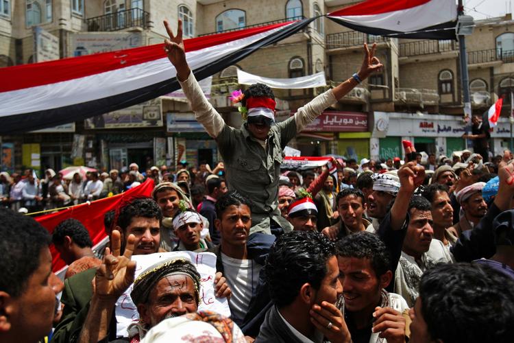 Oprør. Voldsomme kampe i Yemen, hvor tusindvis af demonstranter kræver præsident Salehs afgang. 