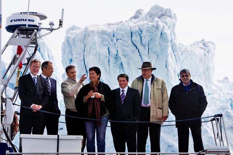 topmøde. Den største diplomatiske triumf for Danmark i nyere tid skete i Ilulissat i 2008, da spillereglerne for magtkampen om Nordpolen blev aftalt. 